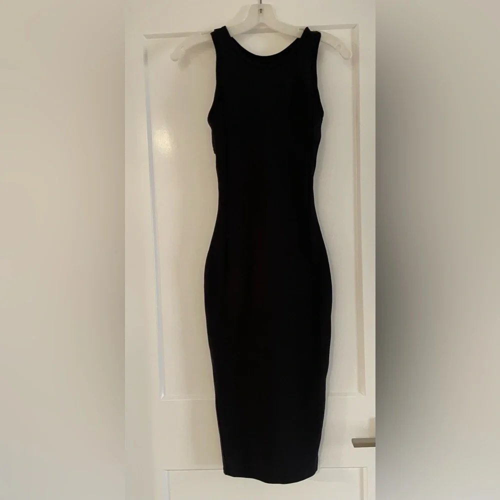 Lululemon Brunch and Back Dress in black, Sz 2 - Picture 5 of 16